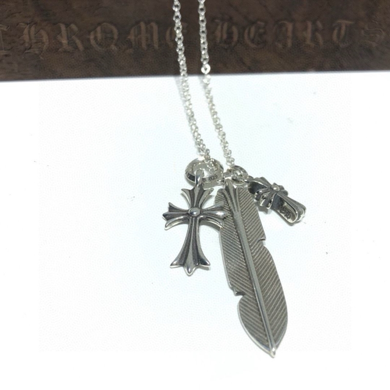 Ch*0me He**ts necklaces